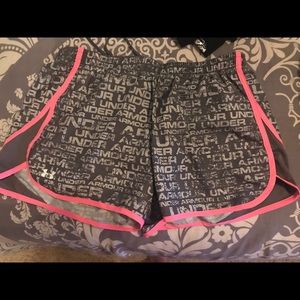 Under armor women’s running shorts Meduim